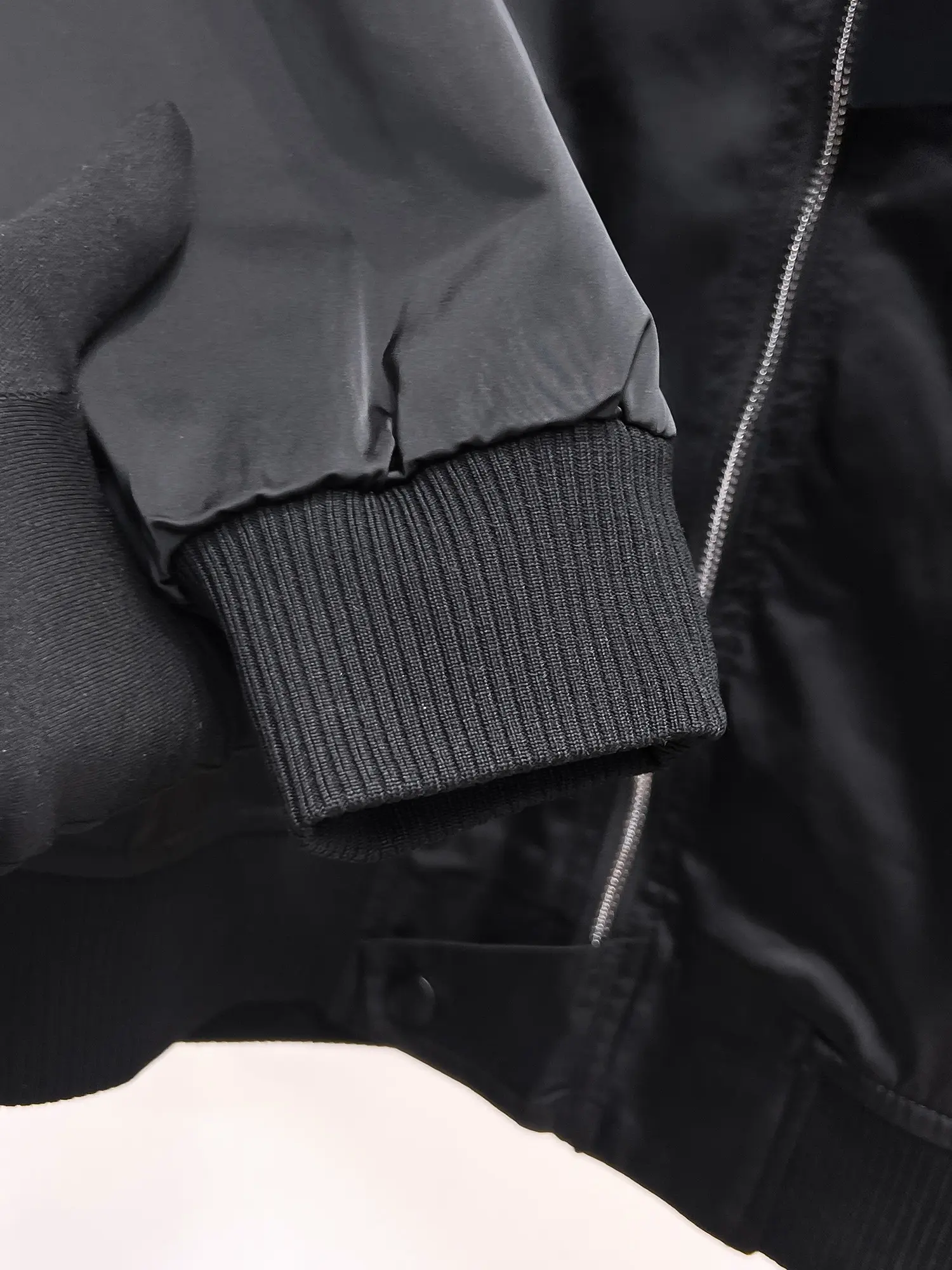 Logo-Appliquéd Re-Nylon Bomber Jacket D39014456 — view 10