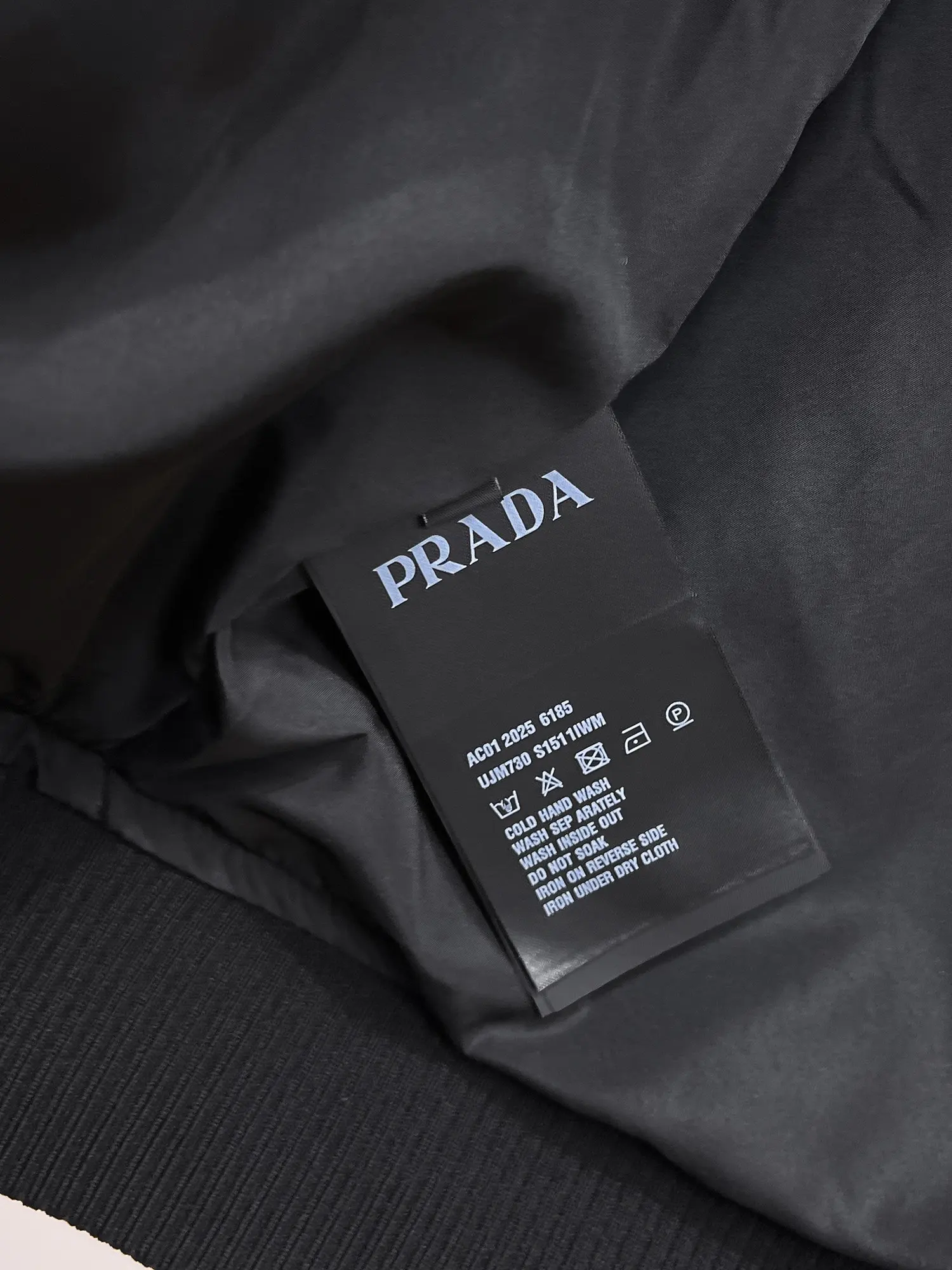 Logo-Appliquéd Re-Nylon Bomber Jacket D39014456 — view 11