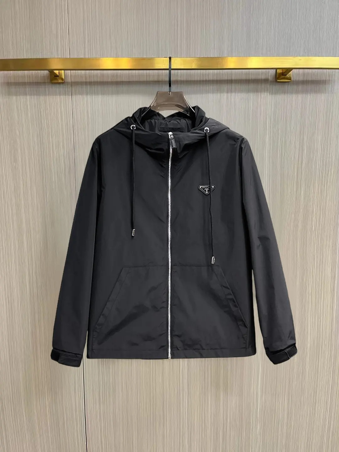 Logo-Appliquéd Hooded Shell Jacket D39014462