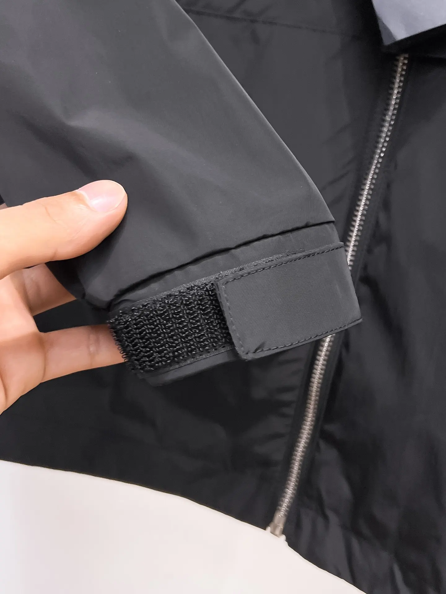Logo-Appliquéd Hooded Shell Jacket D39014462 — view 10