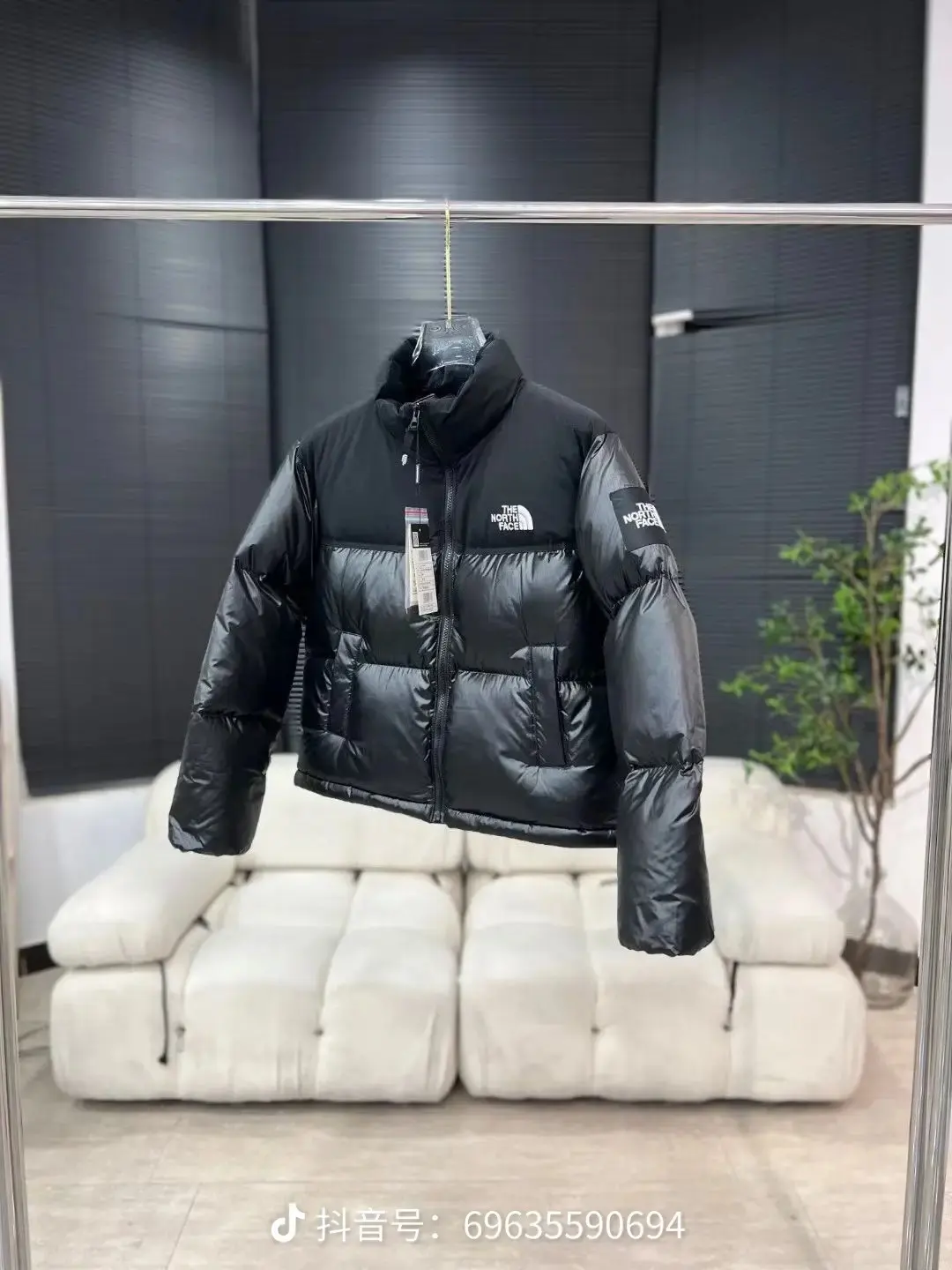 Cropped Down-Filled Puffer Jacket D45020990 — view 2