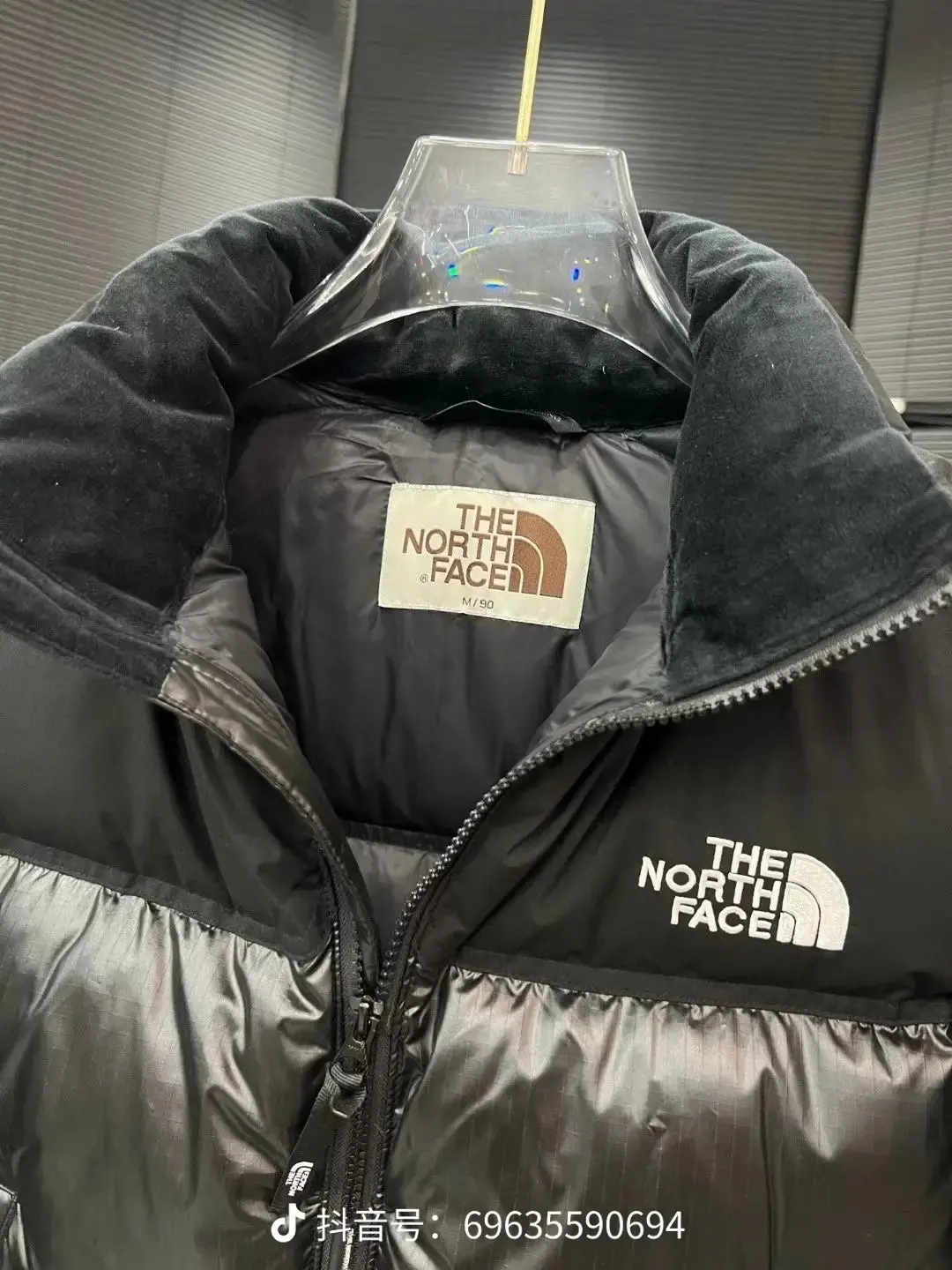 Cropped Down-Filled Puffer Jacket D45020990 — view 5