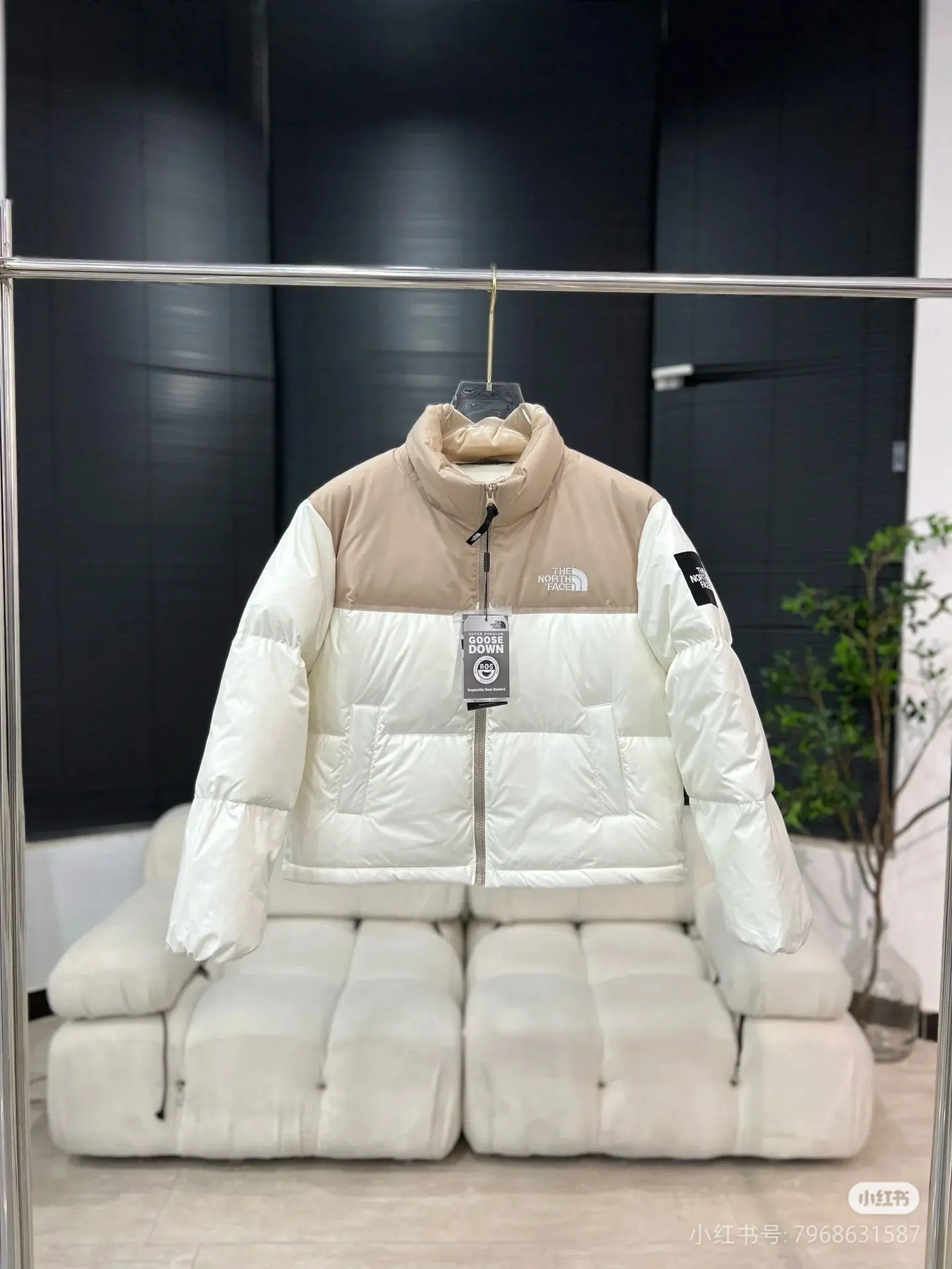 Cropped Two-Tone Down Puffer Jacket D45020989