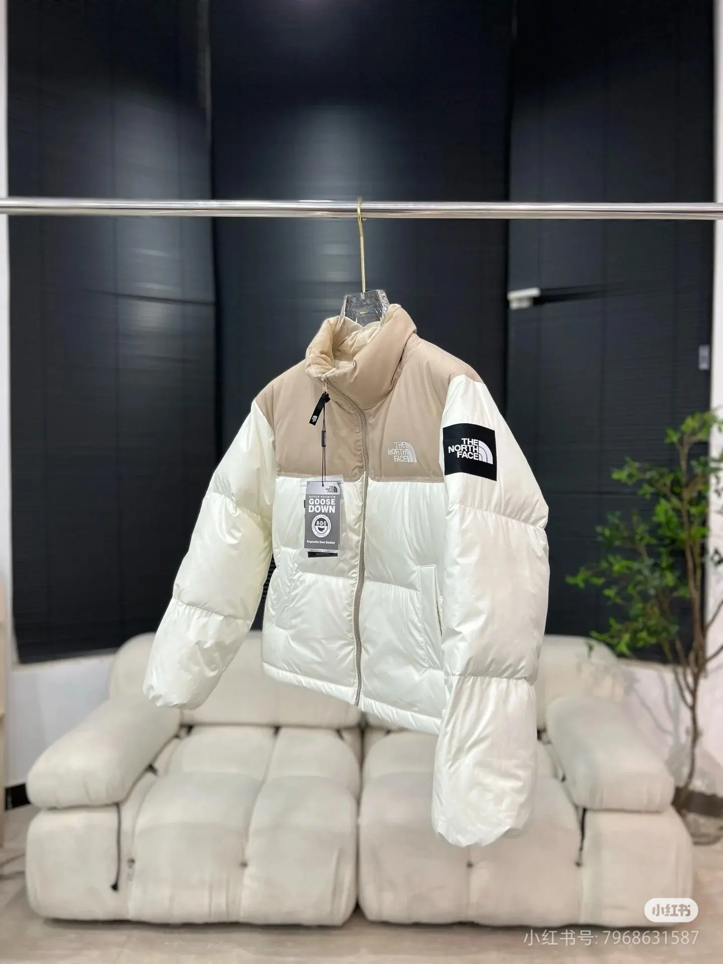 Cropped Two-Tone Down Puffer Jacket D45020989 — view 2