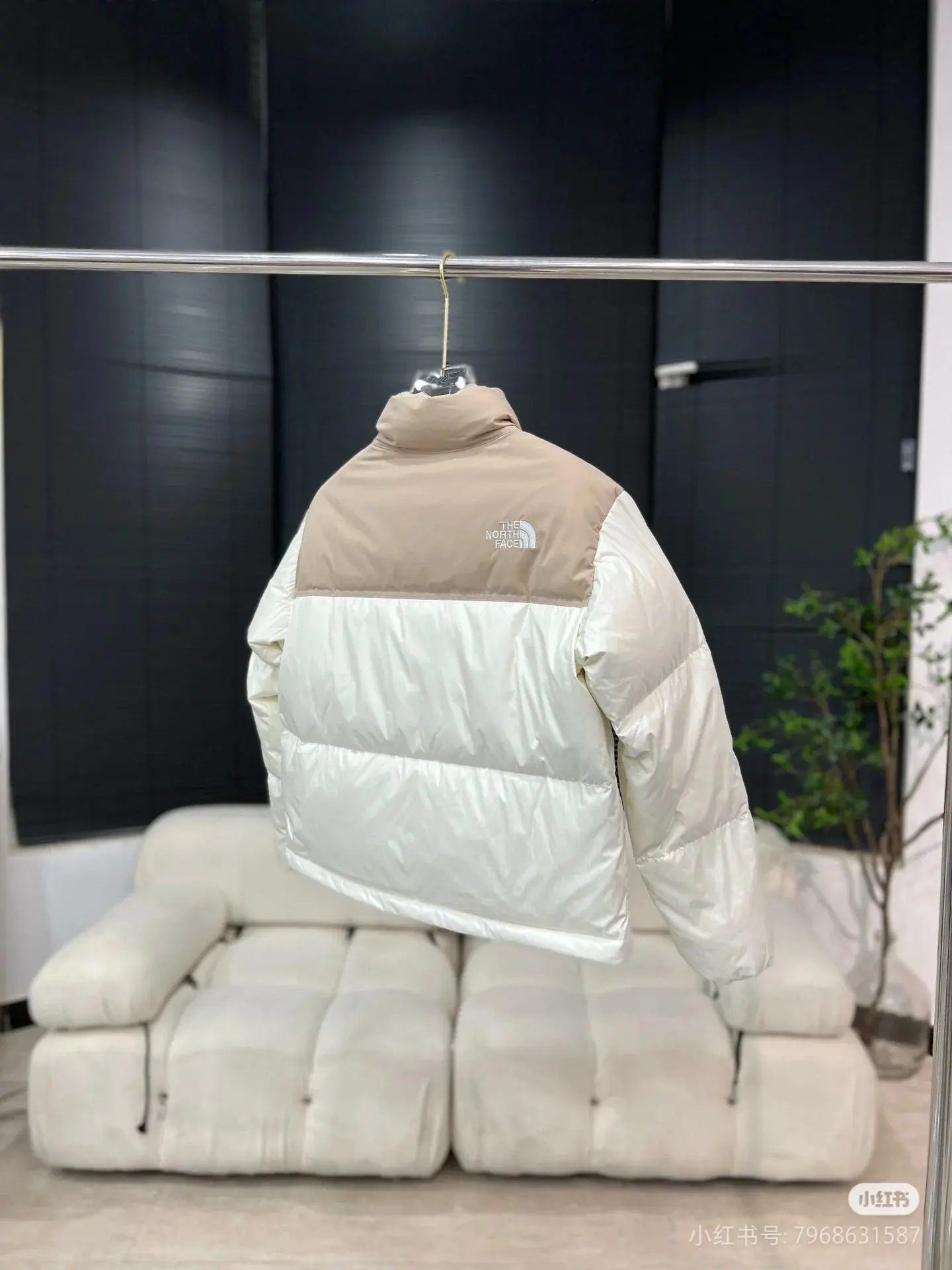 Cropped Two-Tone Down Puffer Jacket D45020989 — view 4