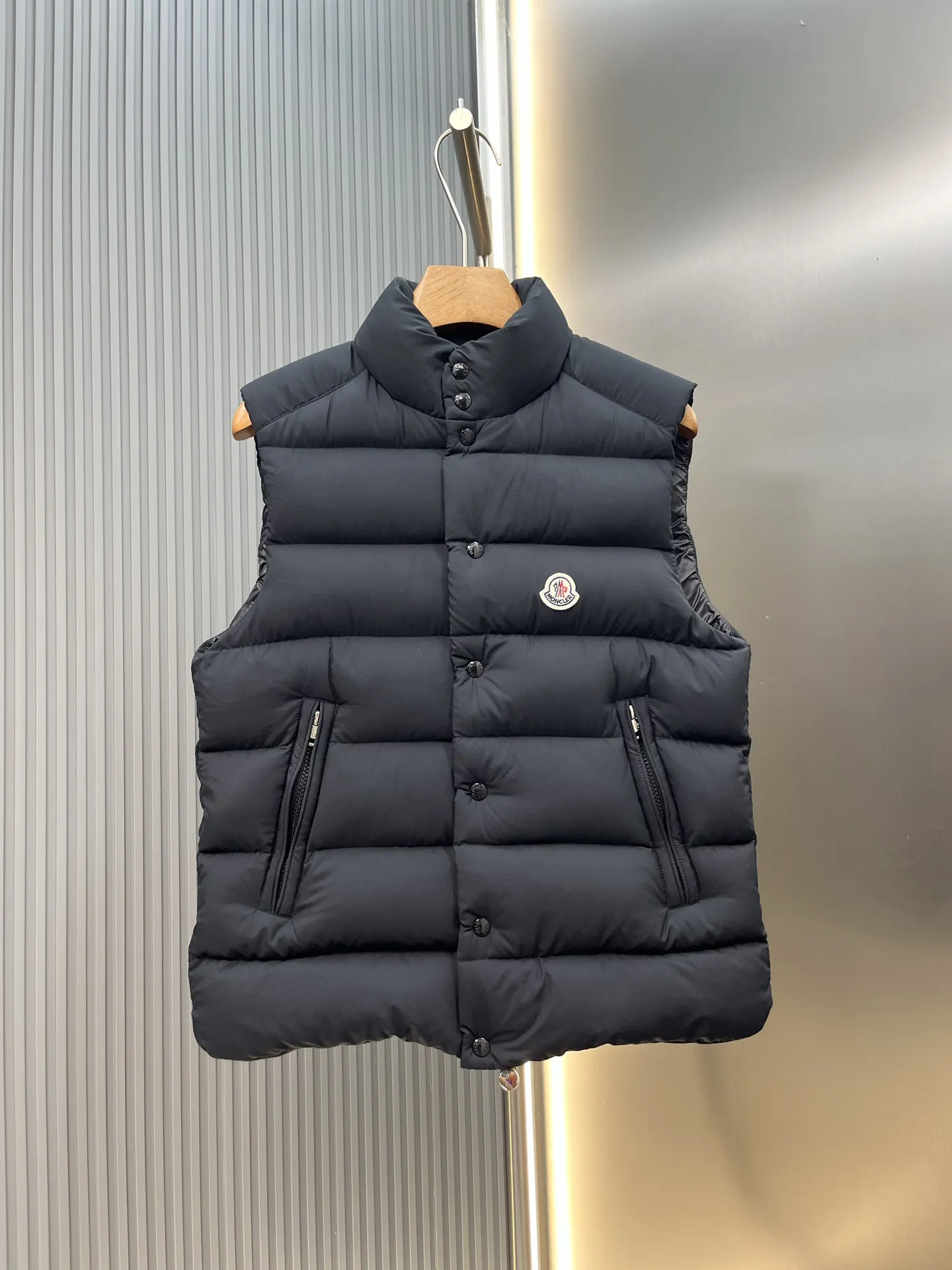Matte Quilted Down Gilet D47019080