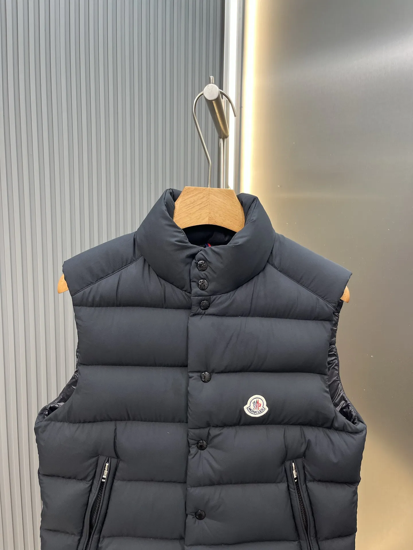 Matte Quilted Down Gilet D47019080 — view 3