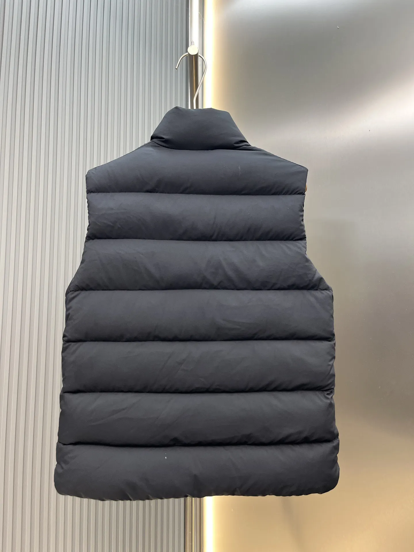 Matte Quilted Down Gilet D47019080 — view 4