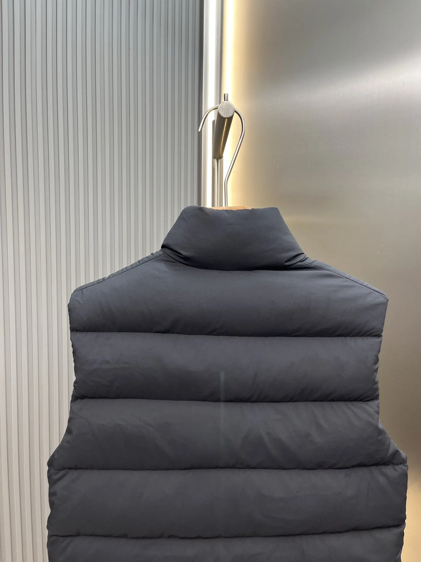 Matte Quilted Down Gilet D47019080 — view 5