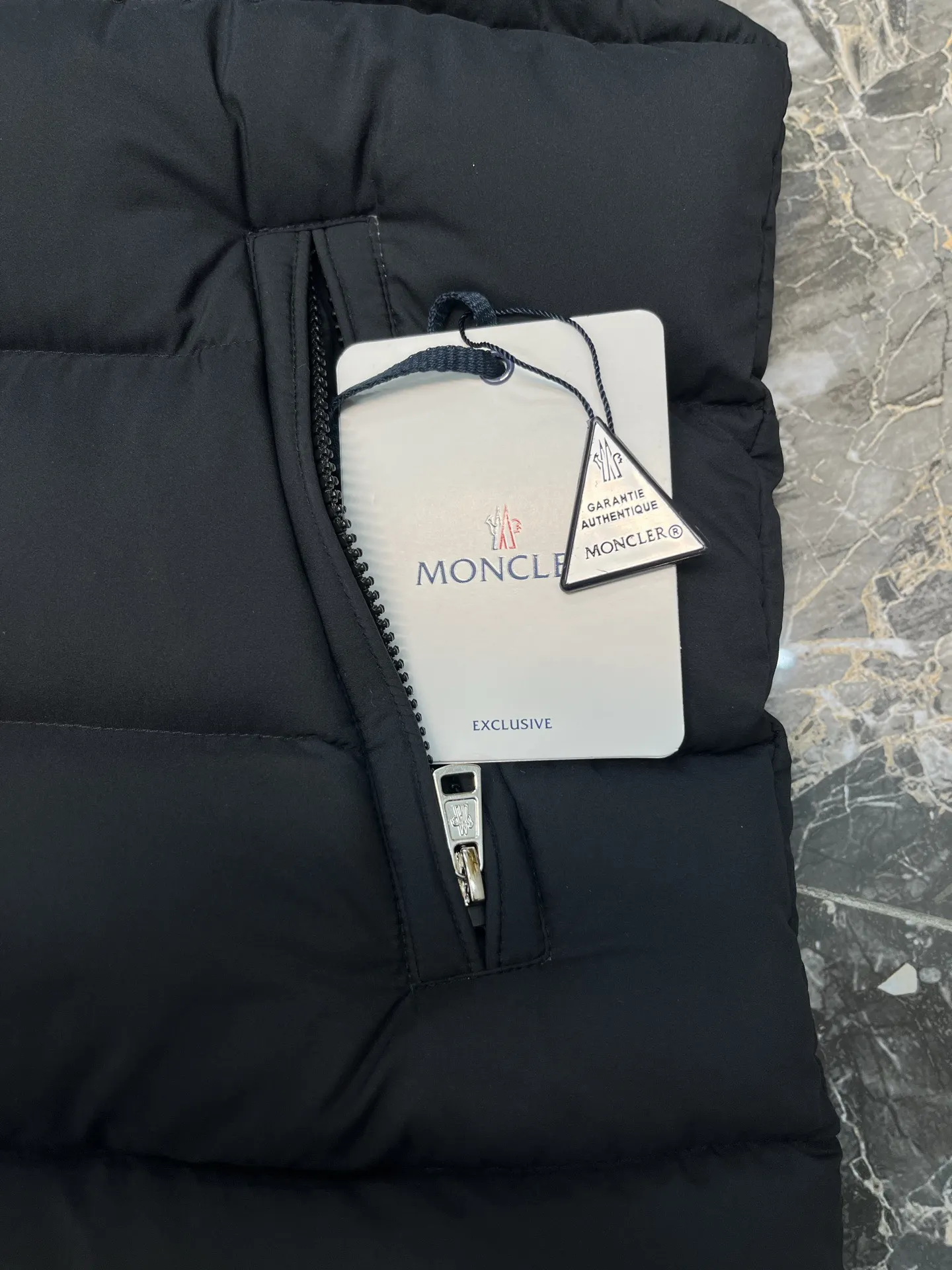 Matte Quilted Down Gilet D47019080 — view 7
