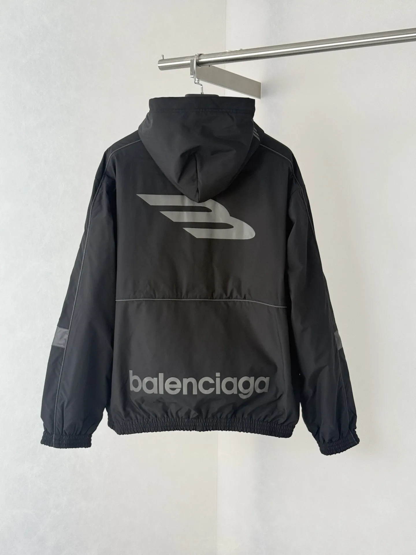 Reflective Logo Hooded Puffer Jacket D51020699 — view 2
