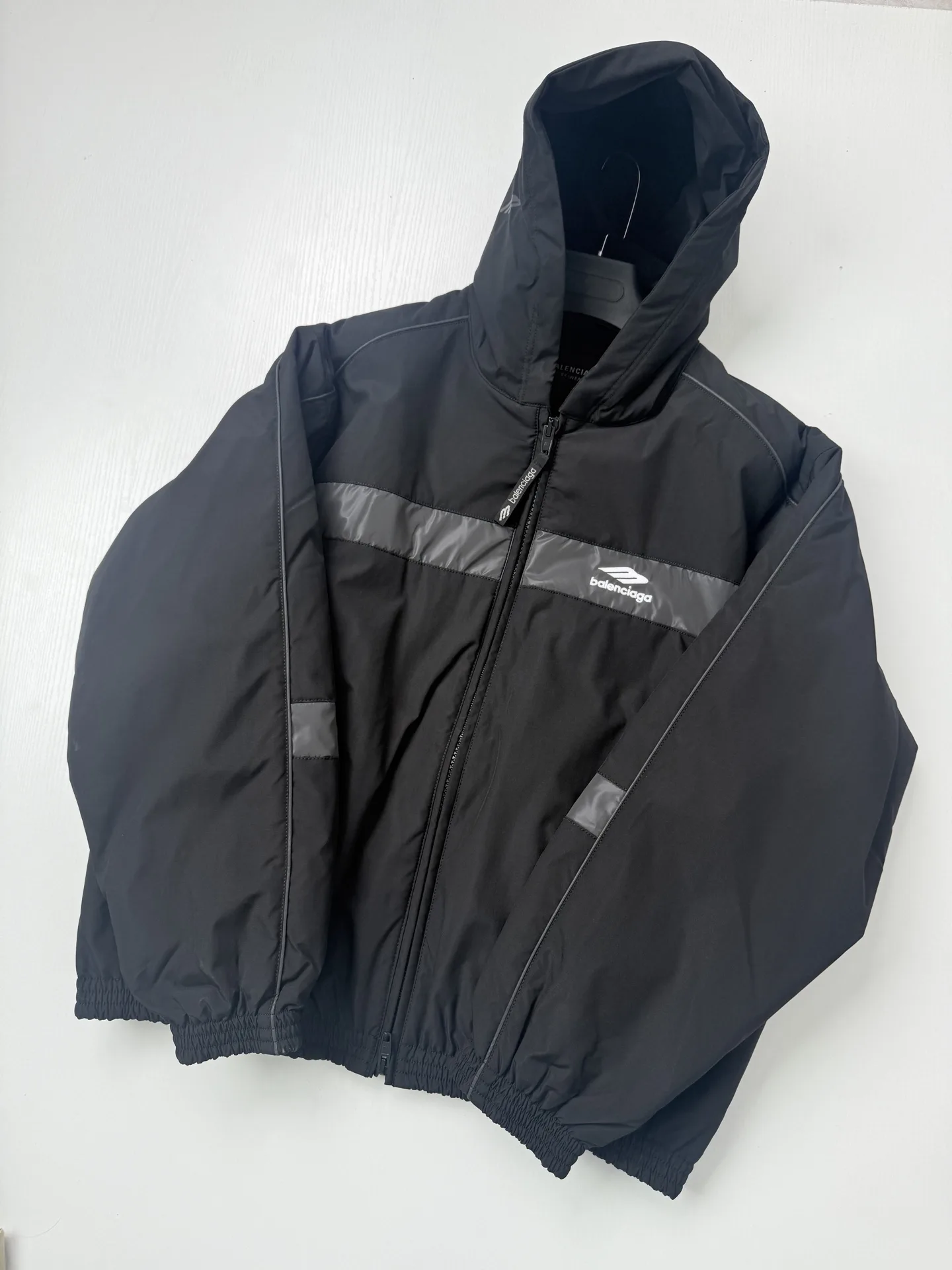 Reflective Logo Hooded Puffer Jacket D51020699 — view 3