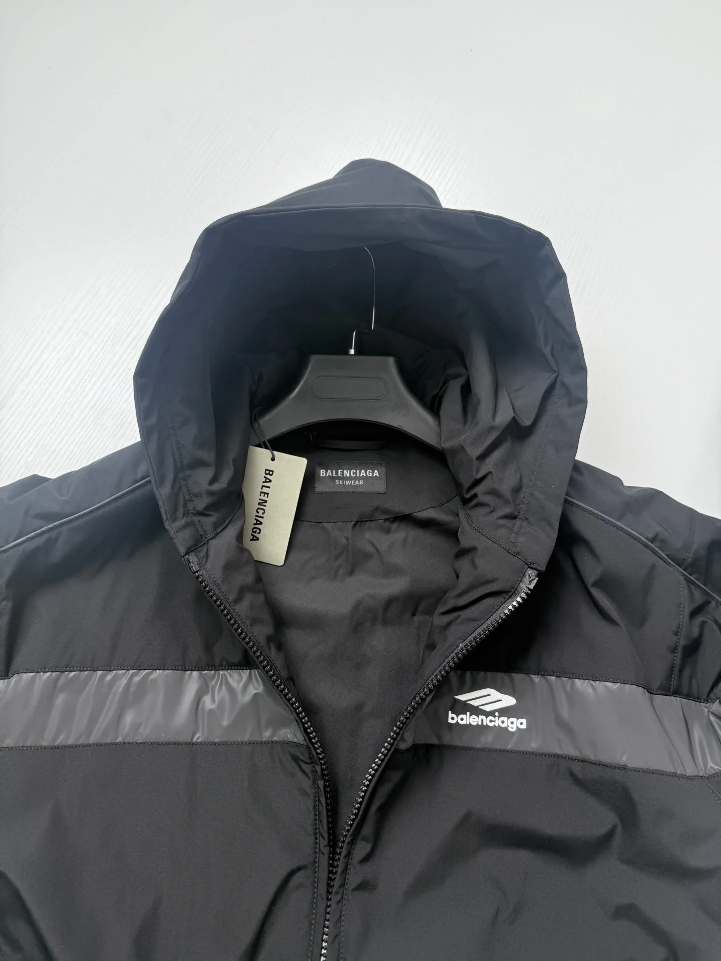 Reflective Logo Hooded Puffer Jacket D51020699 — view 4