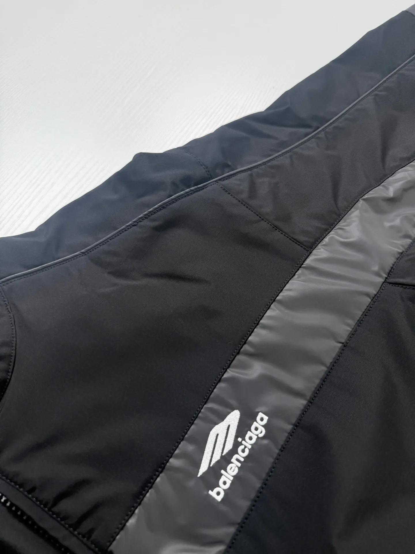 Reflective Logo Hooded Puffer Jacket D51020699 — view 9