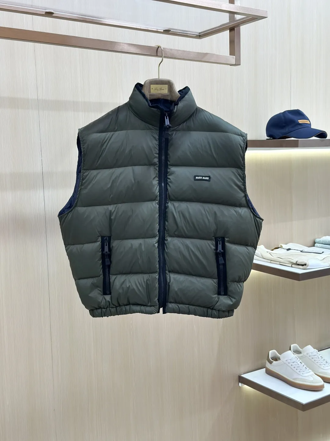 Logo-Patch Down-Filled Puffer Vest D51519142