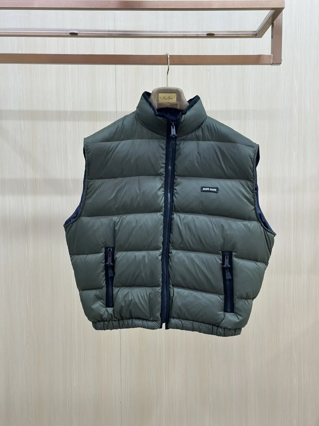Logo-Patch Down-Filled Puffer Vest D51519142 — view 3