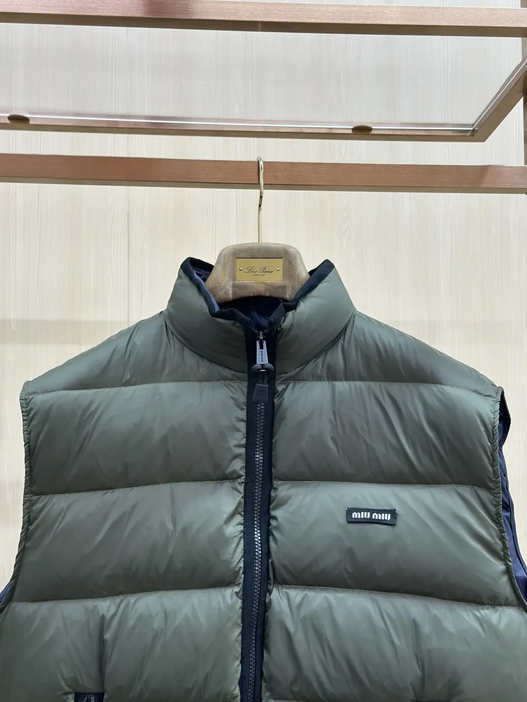 Logo-Patch Down-Filled Puffer Vest D51519142 — view 4