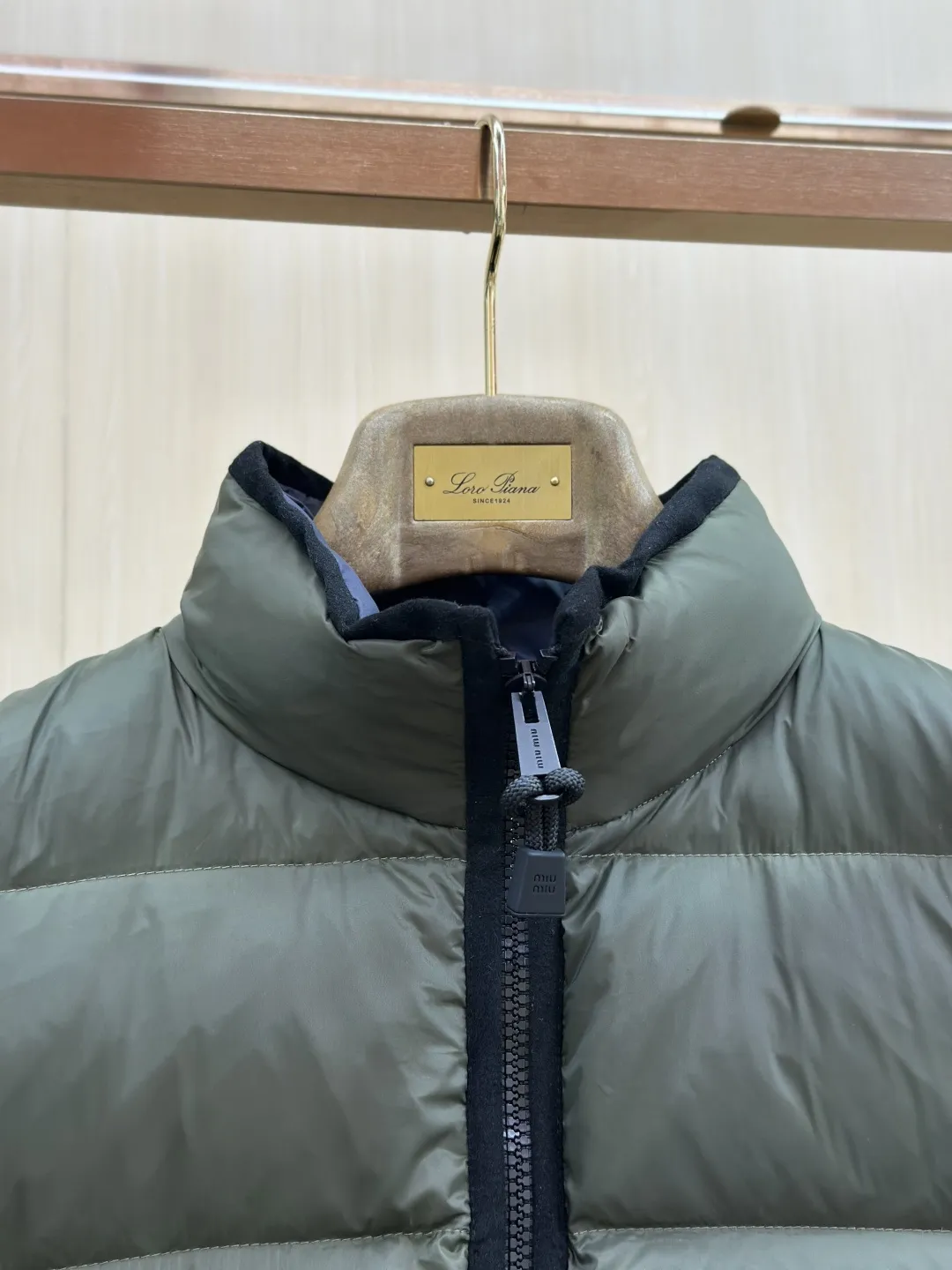Logo-Patch Down-Filled Puffer Vest D51519142 — view 5