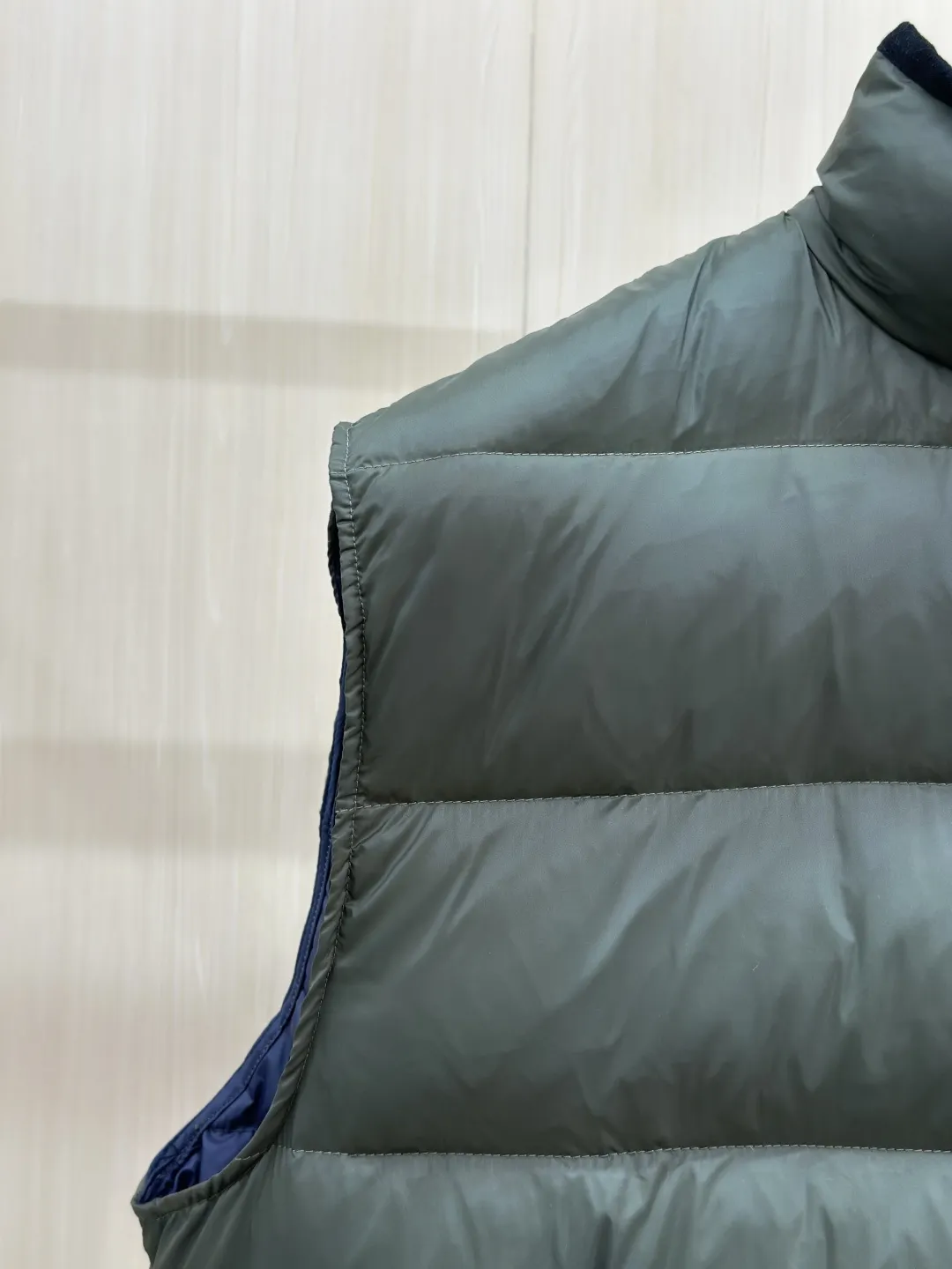 Logo-Patch Down-Filled Puffer Vest D51519142 — view 7