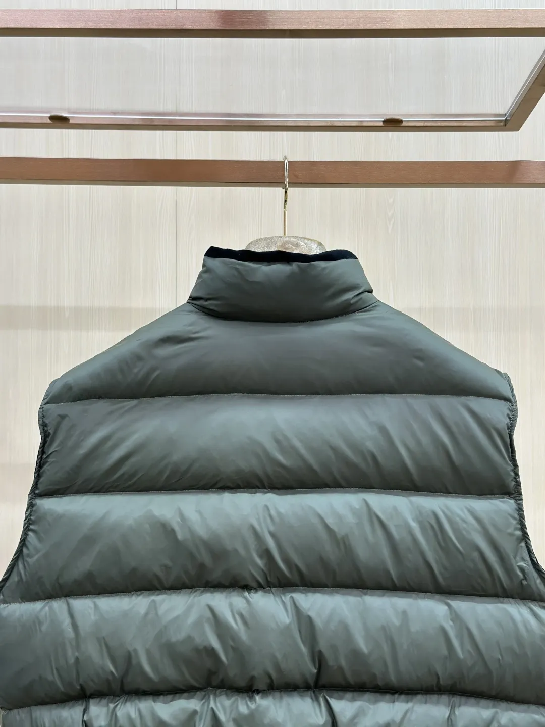 Logo-Patch Down-Filled Puffer Vest D51519142 — view 9