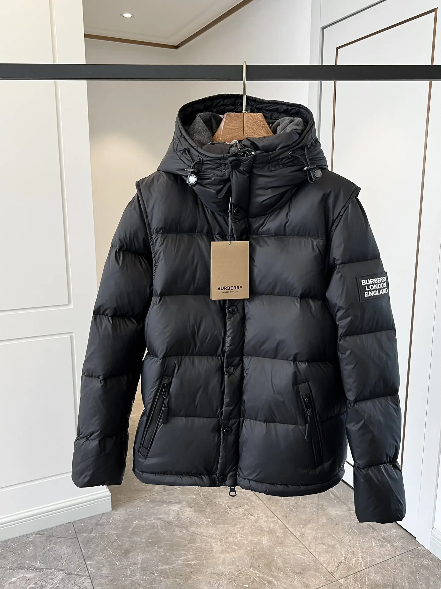Detachable Sleeve Check-Lined Puffer Jacket D53020910 — view 2