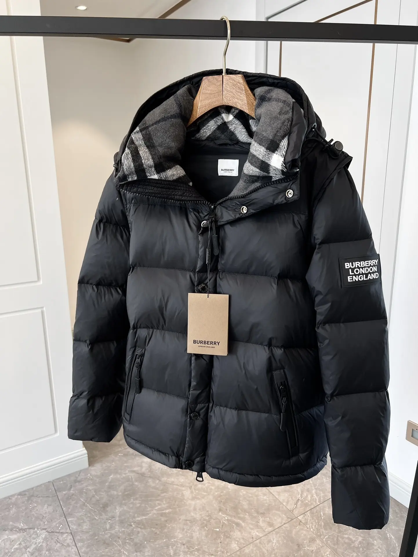 Detachable Sleeve Check-Lined Puffer Jacket D53020910 — view 4