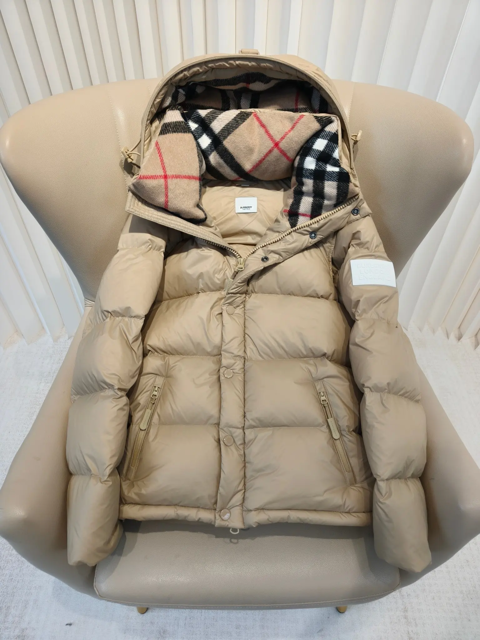 Detachable Sleeve Check-Lined Puffer Jacket D53020908 — view 5
