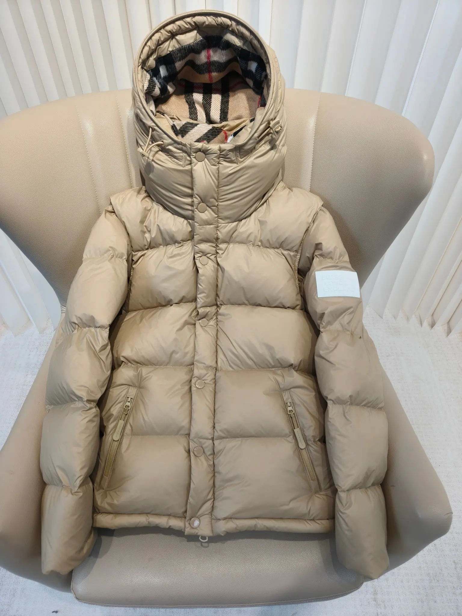 Detachable Sleeve Check-Lined Puffer Jacket D53020908 — view 6