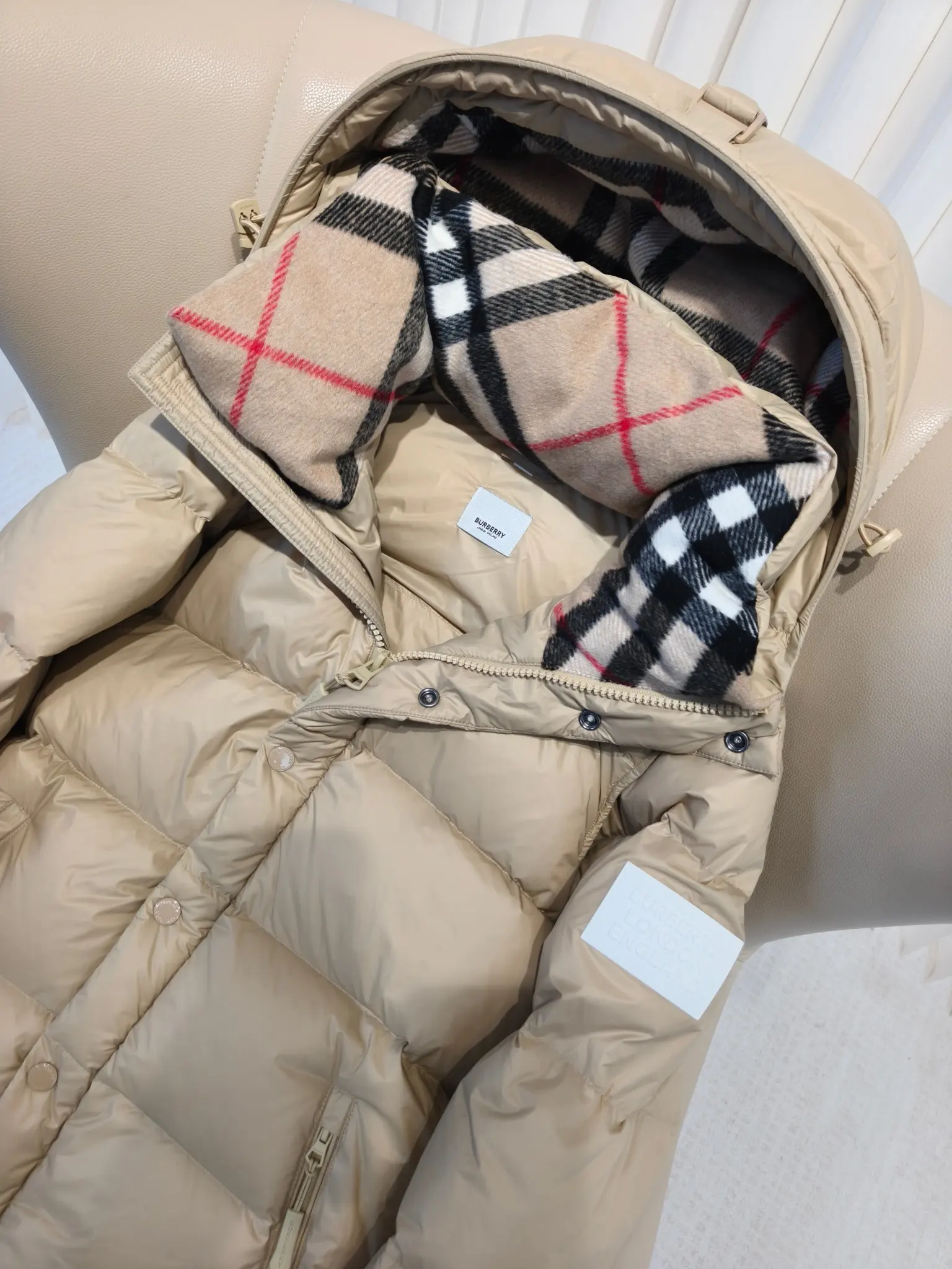 Detachable Sleeve Check-Lined Puffer Jacket D53020908 — view 7
