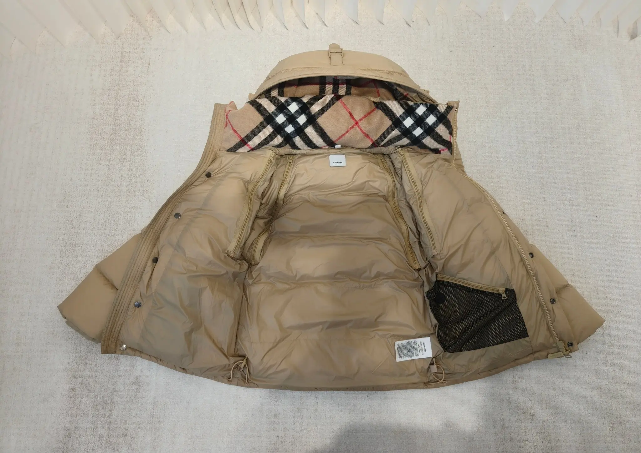 Detachable Sleeve Check-Lined Puffer Jacket D53020908 — view 9