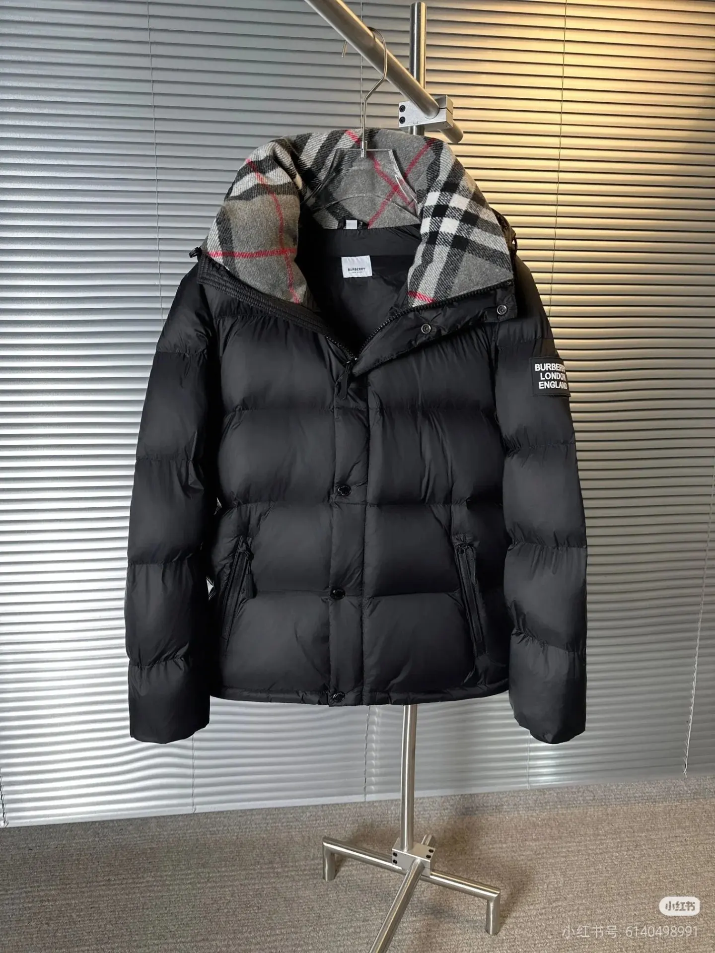 Convertible Hooded Down Jacket with Check Lining D53020909 — view 2