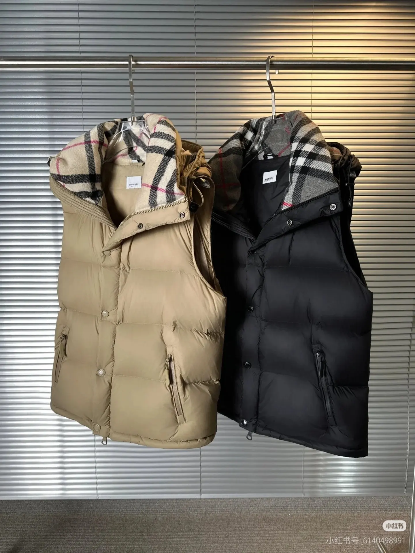 Convertible Hooded Down Jacket with Check Lining D53020909 — view 3