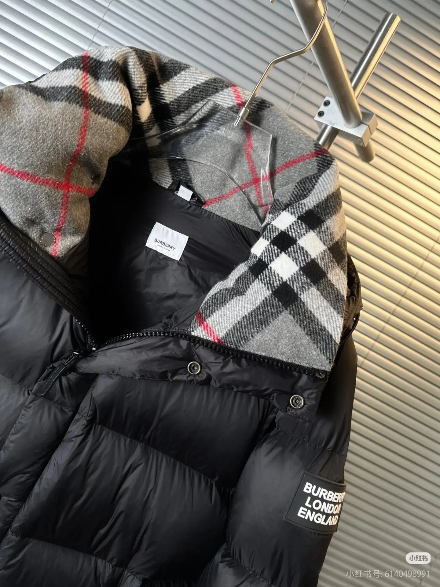 Convertible Hooded Down Jacket with Check Lining D53020909 — view 5