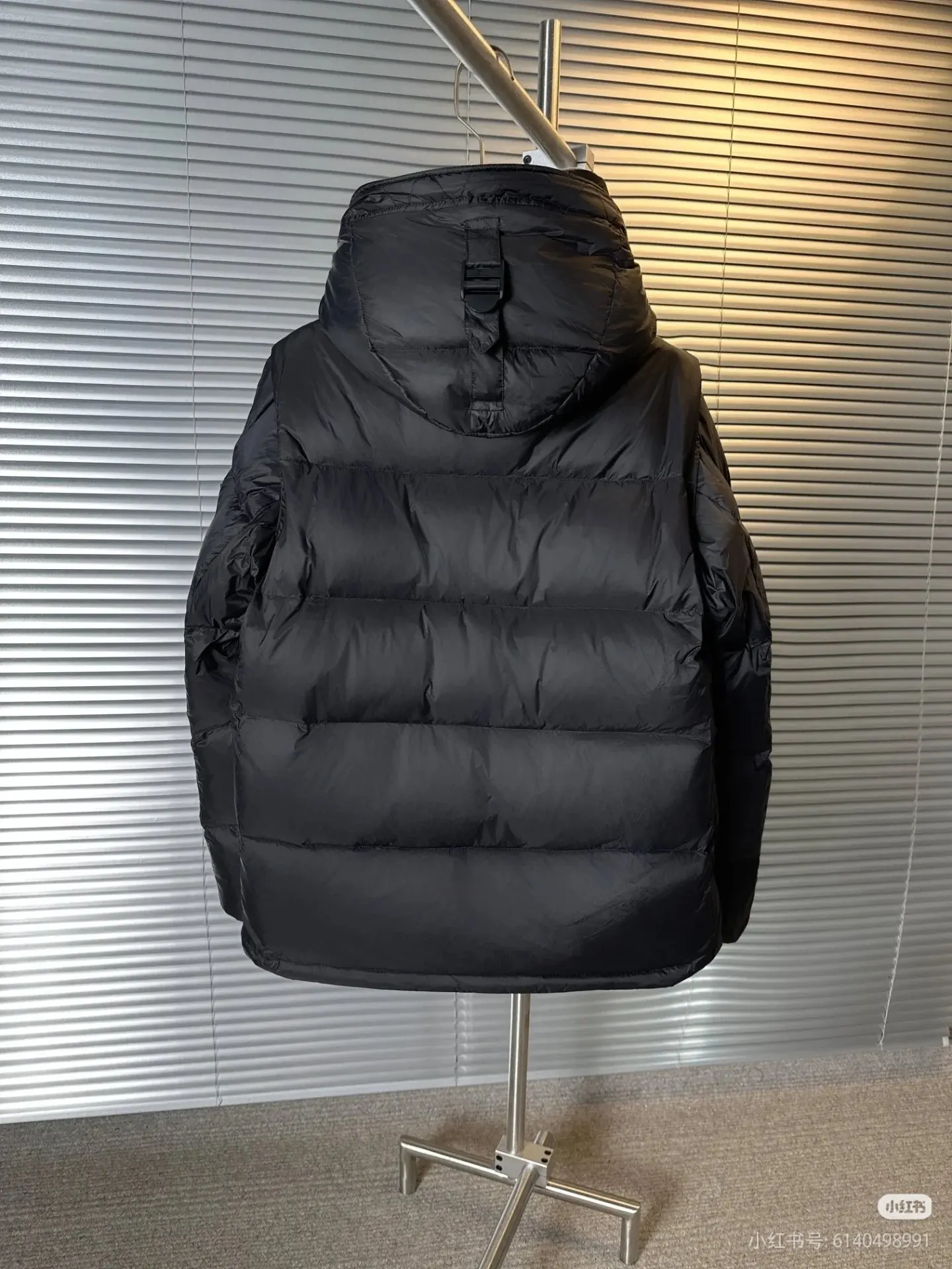 Convertible Hooded Down Jacket with Check Lining D53020909 — view 9