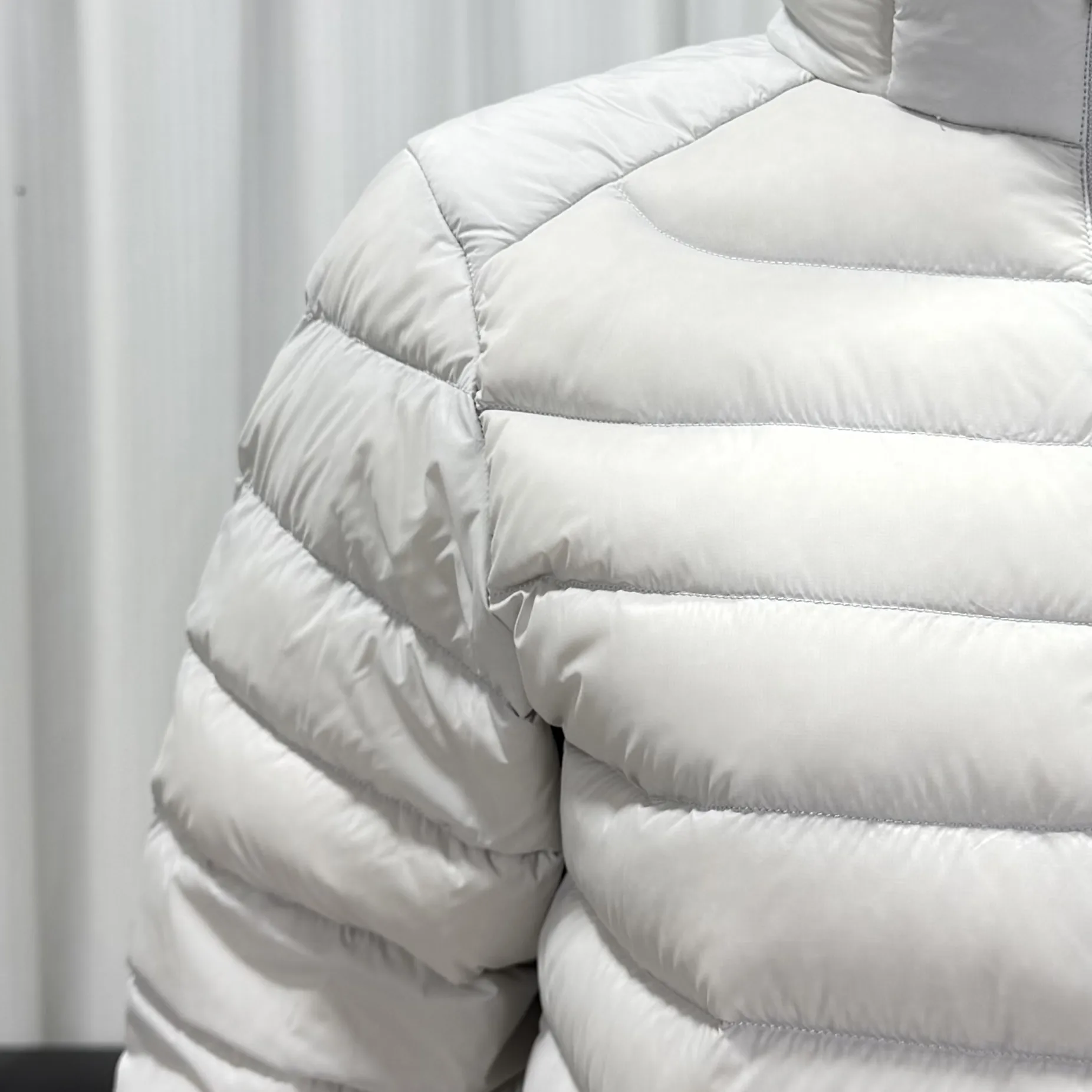 Cerium Hooded Down Puffer Jacket D53019032 — view 3