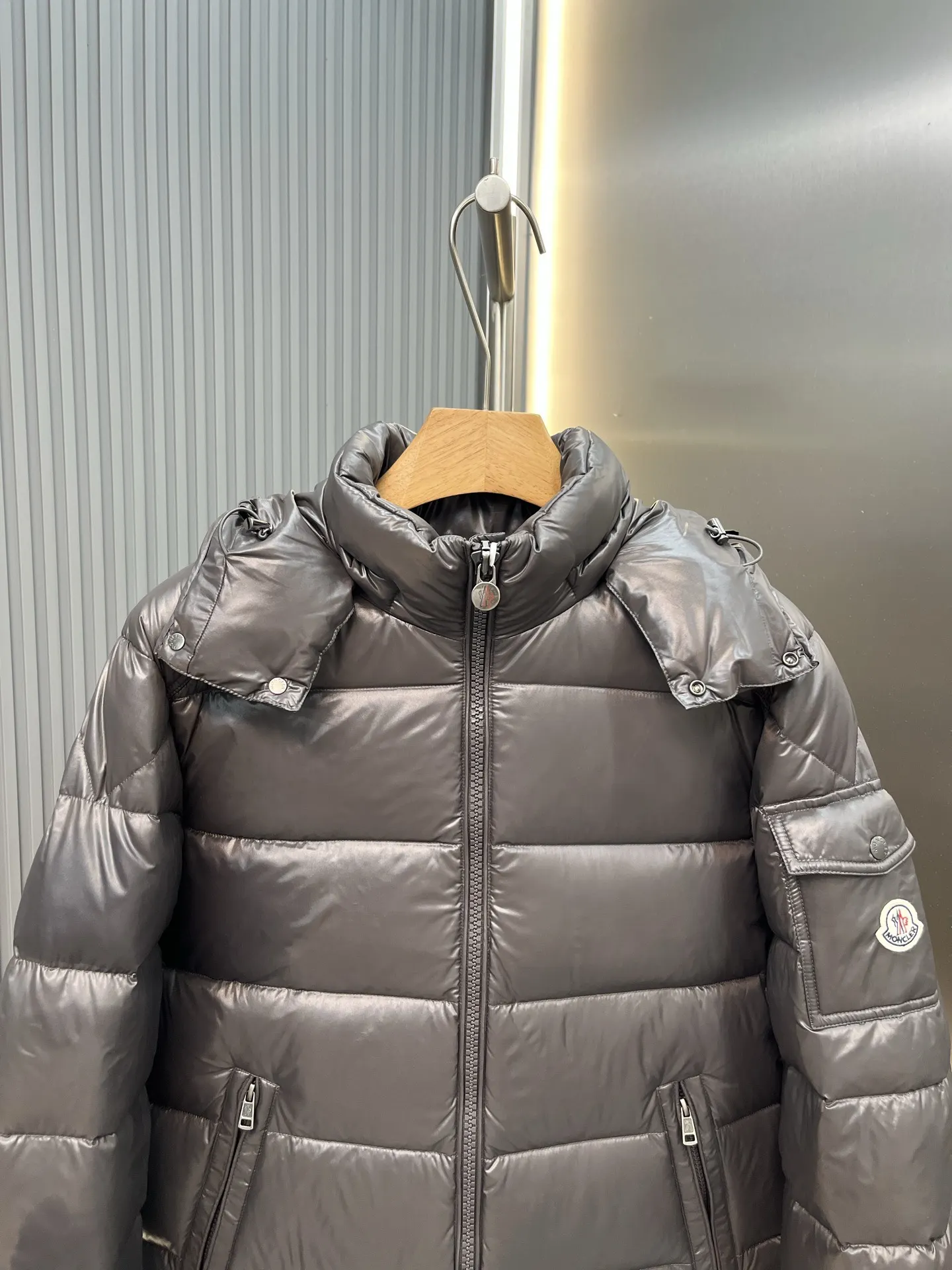 Maya Glossy Hooded Down Puffer Jacket D64019131 — view 2