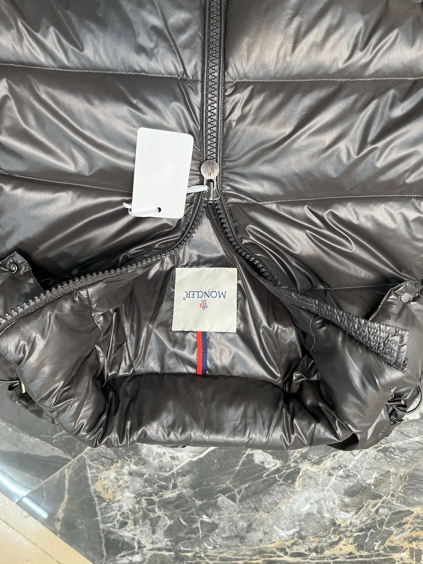 Maya Glossy Hooded Down Puffer Jacket D64019131 — view 6