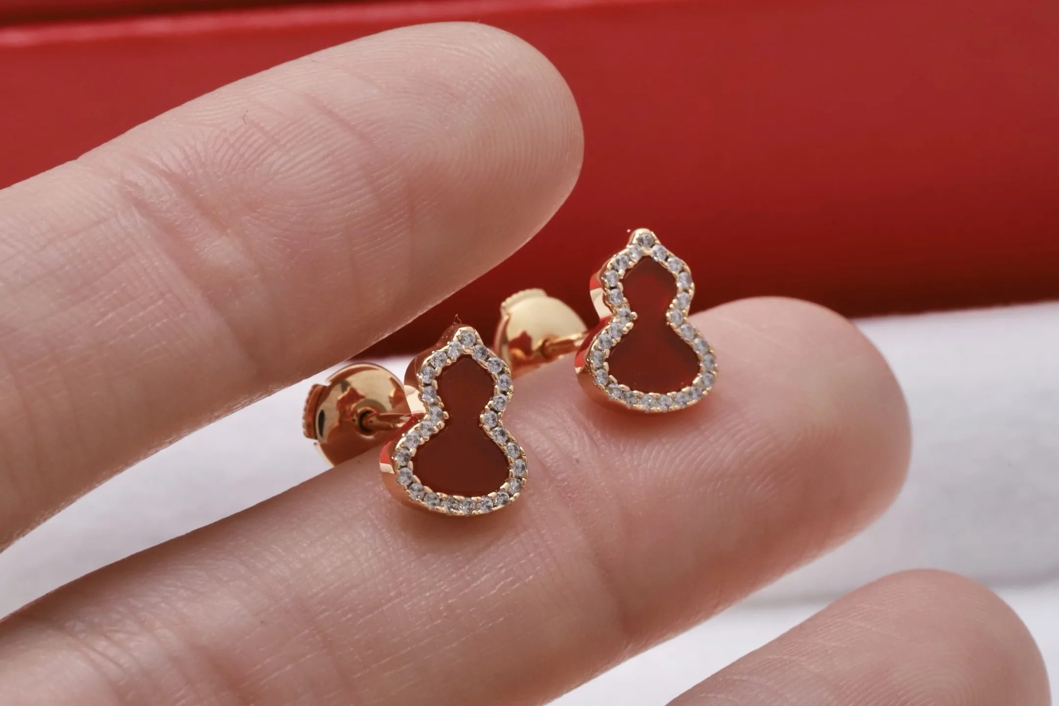 Wulu Red Agate Stud Earrings (Gold-Plated Brass) D15517125 — view 4