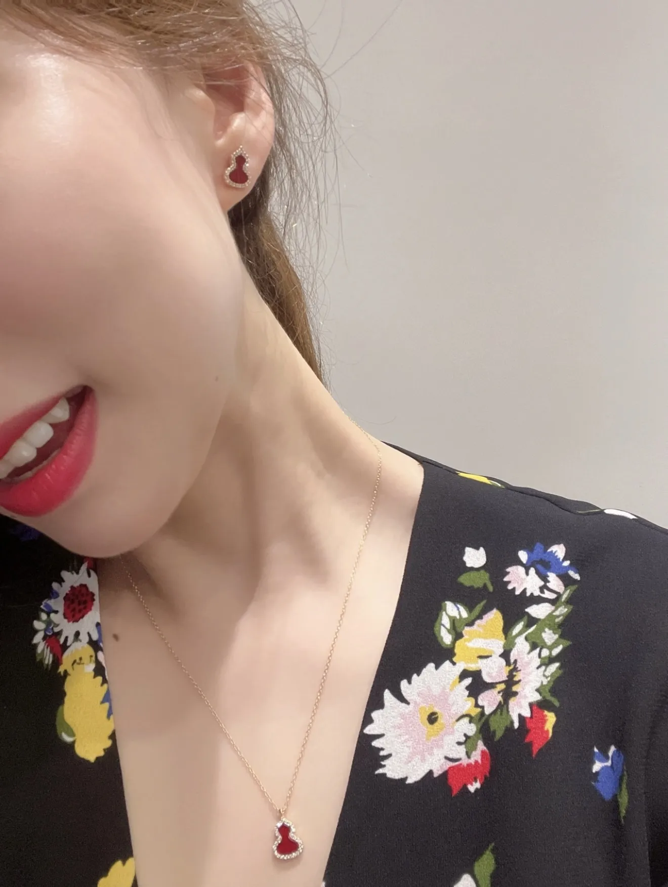 Wulu Red Agate Stud Earrings (Gold-Plated Brass) D15517125 — view 13