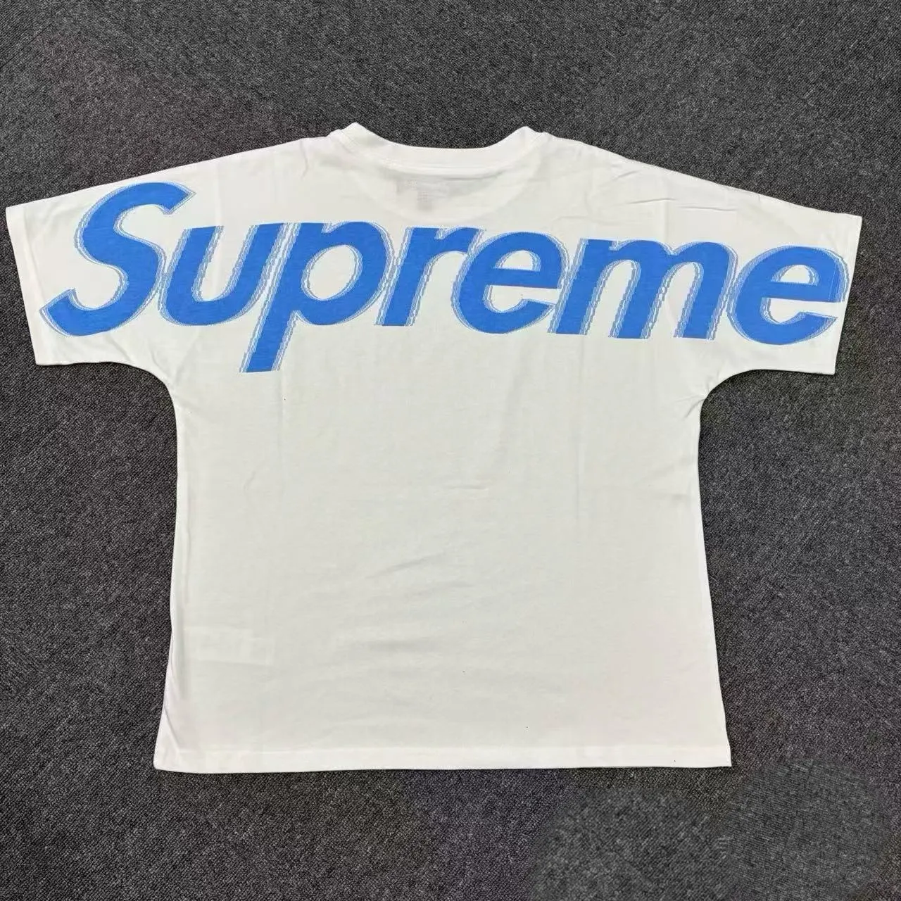 Supreme Back Logo Graphic T-Shirt D4215388 — view 3