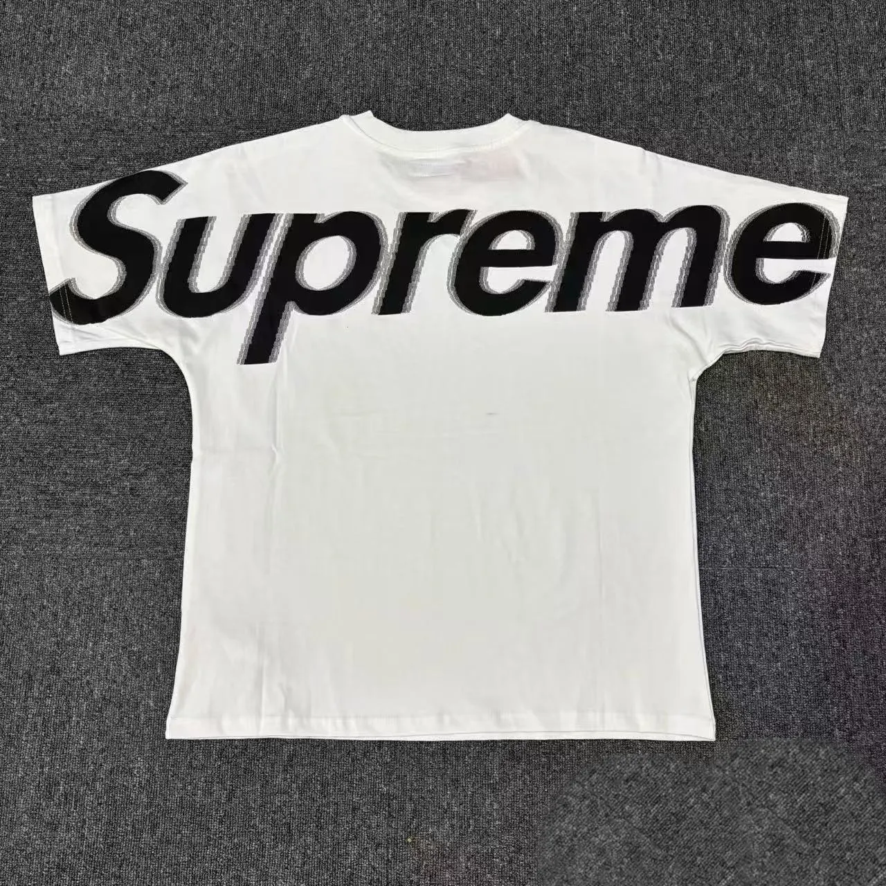 Supreme Back Logo Graphic T-Shirt D4215388 — view 4