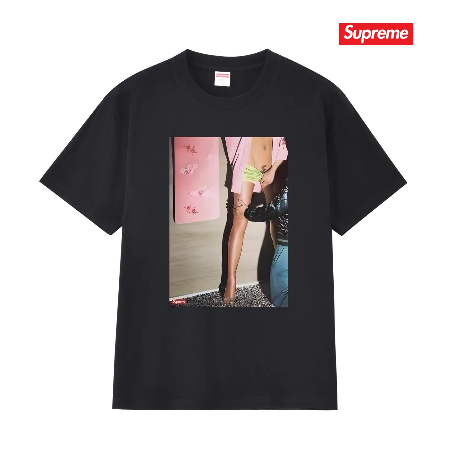 Supreme Model Graphic Print T-Shirt D4015364
