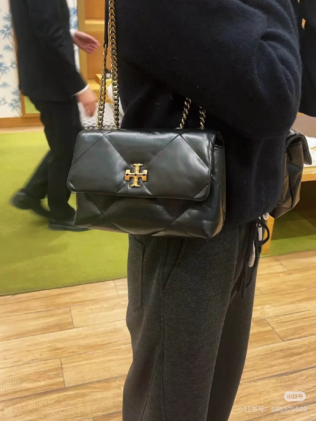 Kira Quilted Chain Shoulder Bag D31018296