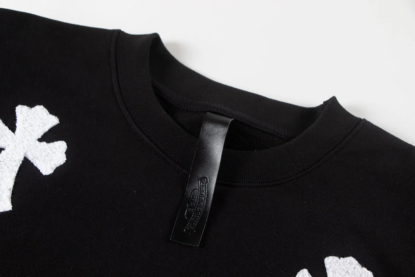Cross Patch Chenille Embroidered Sweatshirt D10515525 — view 3