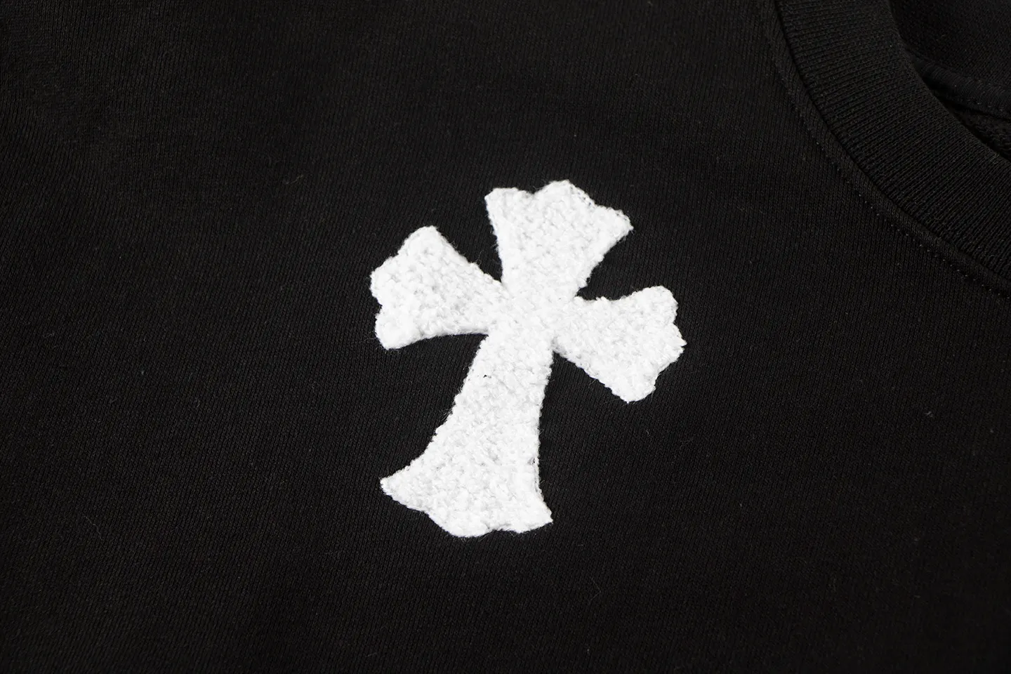 Cross Patch Chenille Embroidered Sweatshirt D10515525 — view 4