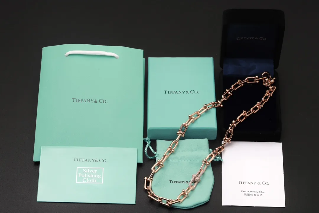 HardWear Graduated Link Necklace in 18K Rose Gold with Diamonds D24017562 — view 2