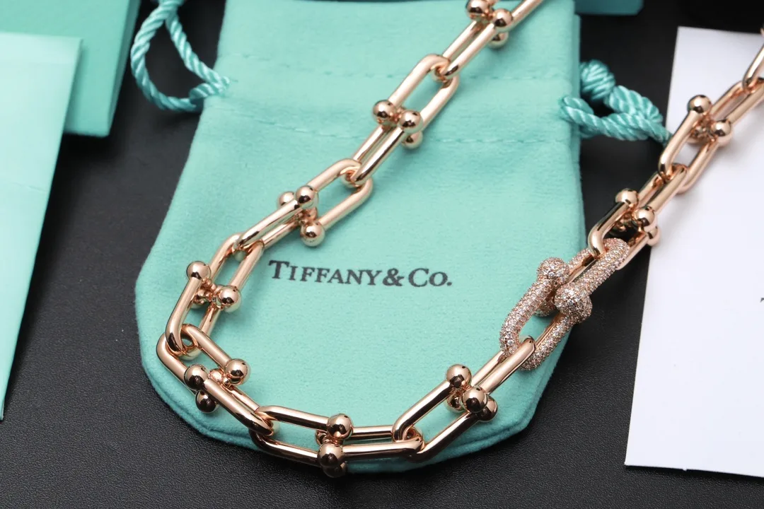 HardWear Graduated Link Necklace in 18K Rose Gold with Diamonds D24017562 — view 3