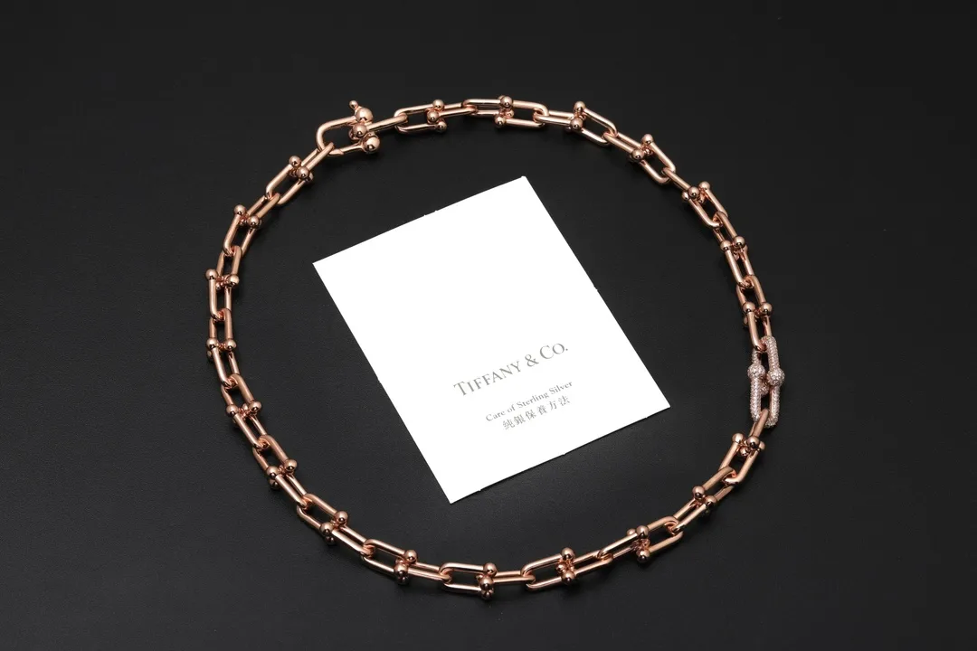 HardWear Graduated Link Necklace in 18K Rose Gold with Diamonds D24017562 — view 4