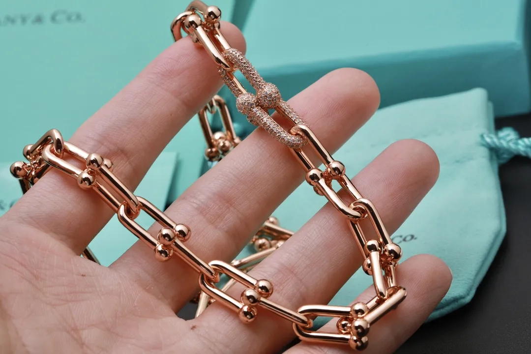 HardWear Graduated Link Necklace in 18K Rose Gold with Diamonds D24017562 — view 5