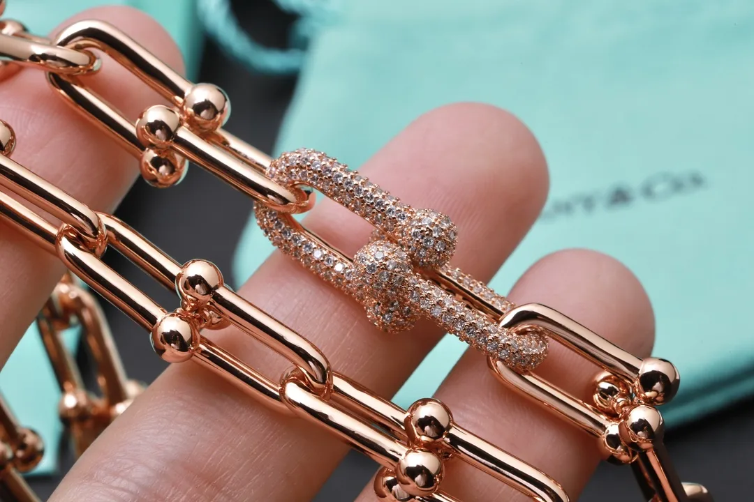 HardWear Graduated Link Necklace in 18K Rose Gold with Diamonds D24017562 — view 6
